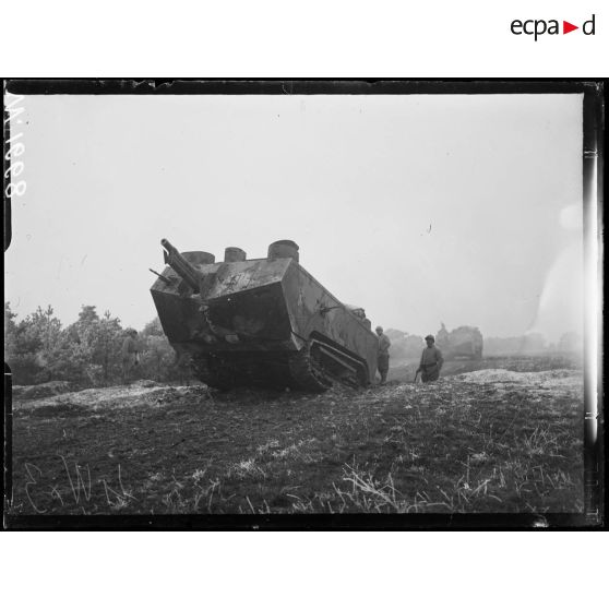 Mailly-le-Camp, chars Saint-Chamond à l'entrainement. [légende d'origine]