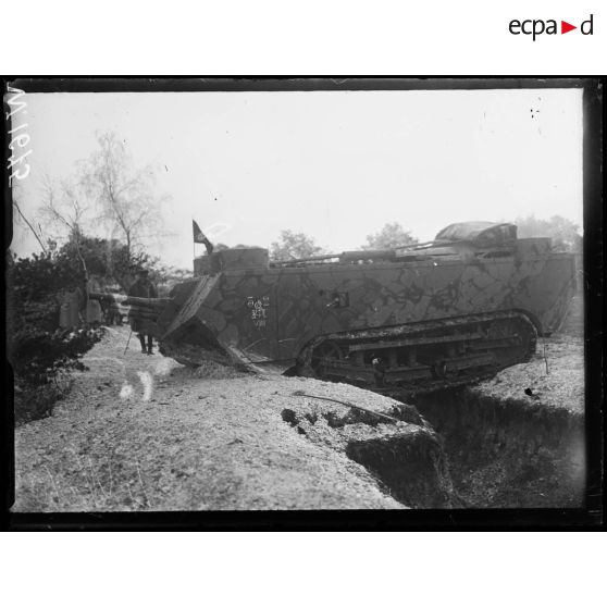 Mailly-le-Camp, chars Saint-Chamond à l'entrainement. [légende d'origine]