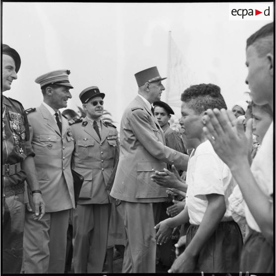 Bain de foule à Saïda le 27 août 1959. [Description en cours]