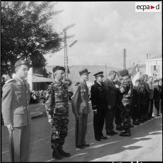 Remise de décorations le 11 novembre 1959 à Saïda. [Description en cours]