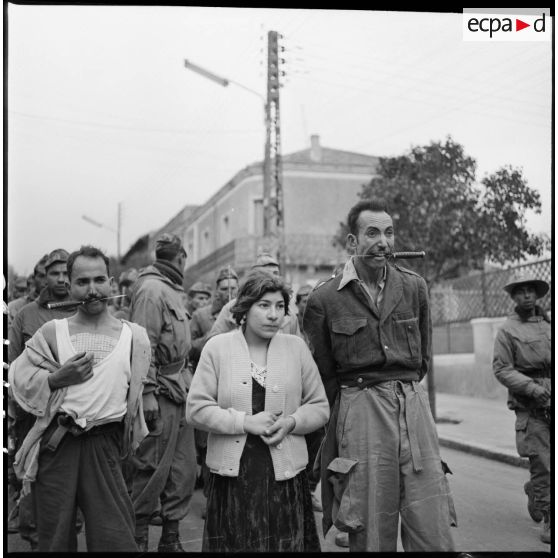 Défilé de prisonniers dans la ville de Saïda. [Description en cours]