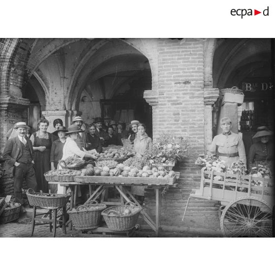 [Au marché, 1922.]