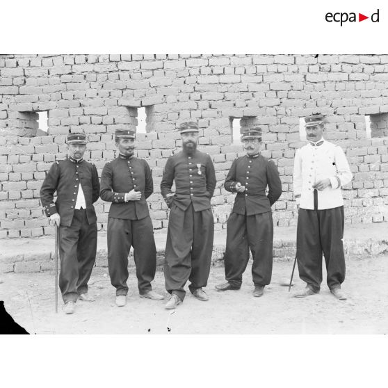 [Algérie, 1907-1918. Officiers du 2e régiment étranger.]