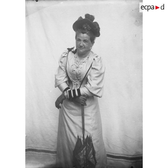 [Algérie, 1907-1918. Portrait de Madame X.]