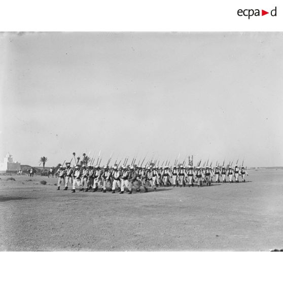 42. [Beni Ounif de Figuig, 14 juillet 1907. Célébration du 14-Juillet.]