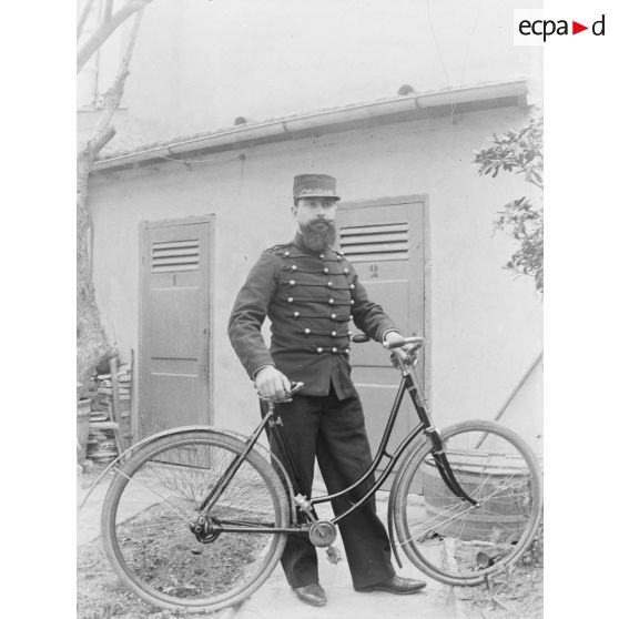 634. [Toulon, 1922. Portrait de Jules Imbert en uniforme.]