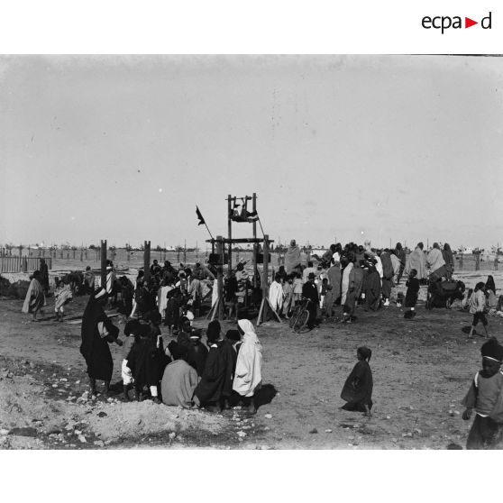 678. [Algérie, 1905-1914. Jeu d'enfants.]