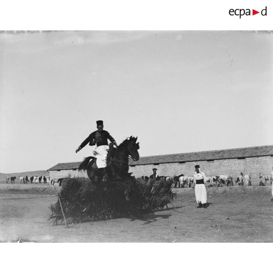 878. [Algérie, 1905-1914. Pratique de la voltige.]