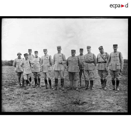 Camp de Bois-l'Evêque, les officiers du régiment colonial du Maroc. (1) [légende d'origine]