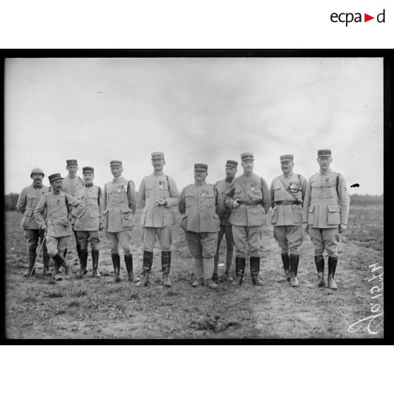 Camp de Bois-l'Evêque, les officiers du régiment colonial du Maroc. (2) [légende d'origine]