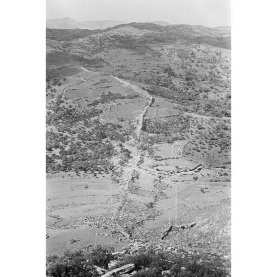 Les ruines d'un réseau d'alimentation en eau (Wasserleitung dans la légende d'origine).