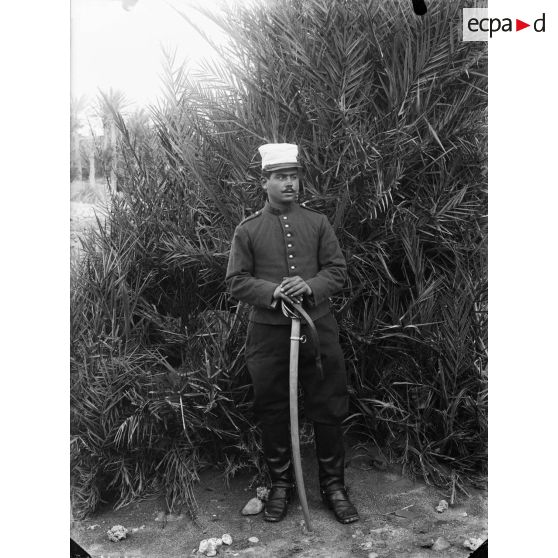 42. [Algérie, 1905-1914. Portrait de militaire.]