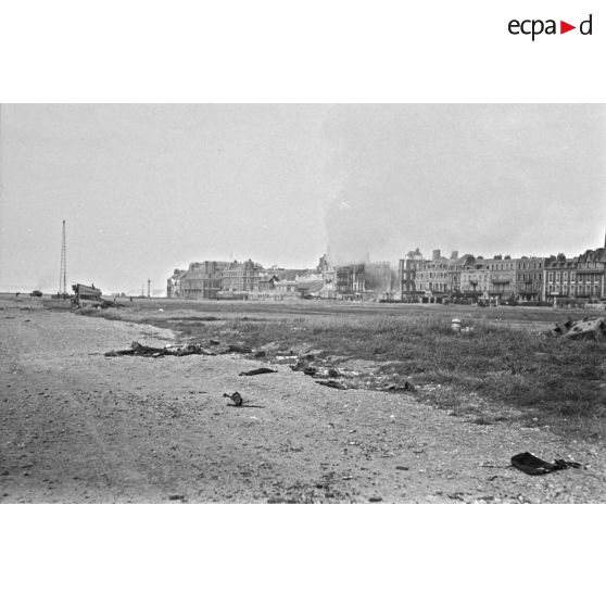 Char Churchill du 14th Canadian Army Tank Regiment détruit sur la plage de Dieppe (Opération Jubilee).