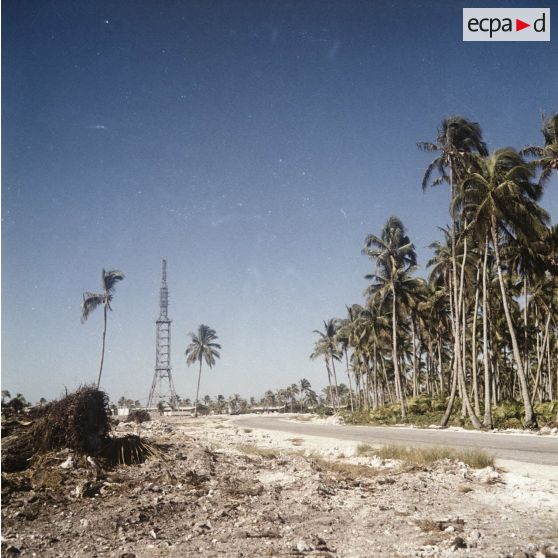 Antenne de transmission, sur l'atoll de Moruroa.