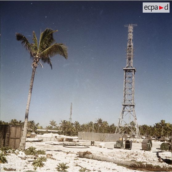 Antenne de transmission sur l'atoll de Moruroa.