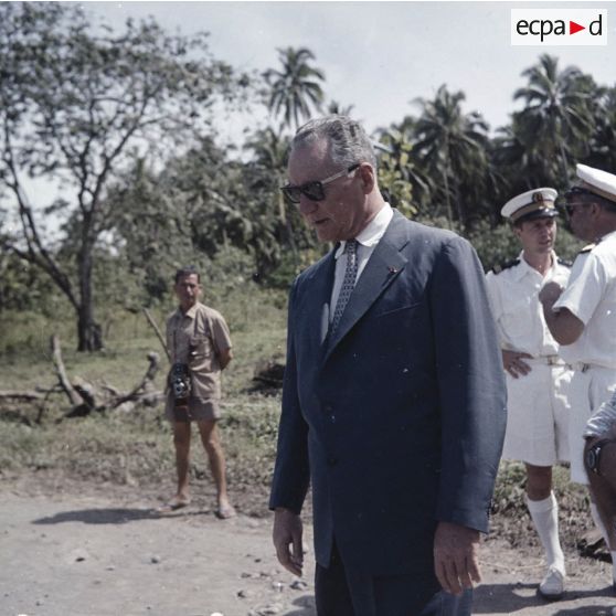 Portait de Pierre Messmer, ministre des Armées, à Papeete.