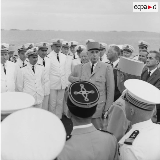 Discours du général Charles De Gaulle, président de la République, aux officiers et personnels civils présents à bord du croiseur De Grasse.