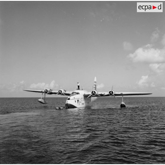 Hydravion Bermuda de la régie aérienne interinsulaire (RAI) à Tahiti, sans doute dans le lagon près de Faa'a, 1964.