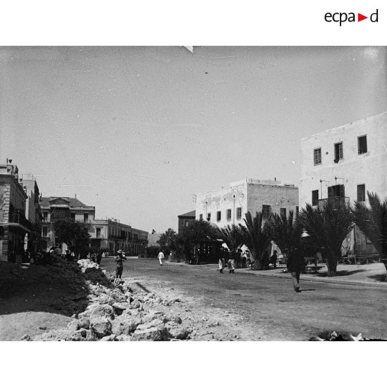 847. [Tunisie, 1902-1903. Une rue.]