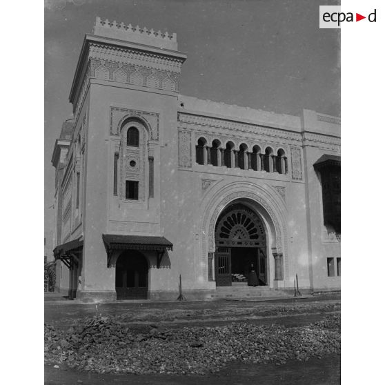 915. 2/03. Théâtre de Sfax. [légende d'origine]