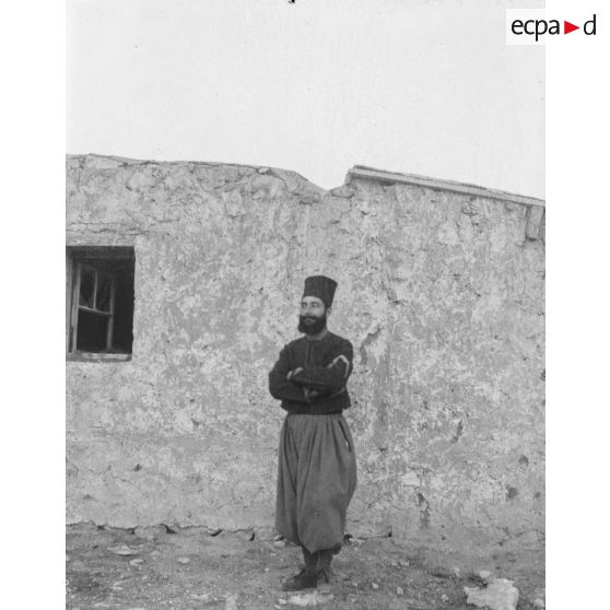 719. [Tunisie, 1902-1903. Portrait d'un militaire.]