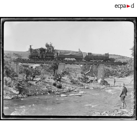 Sur la Kodza Dere. Pont construit par le génie pour le Decauville. [légende d'origine]