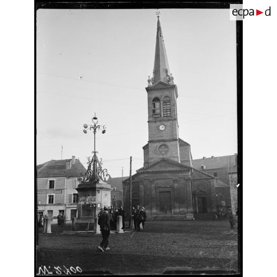 Rocroi, l'église. [légende d'origine]