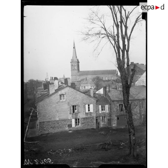 Rocroi, une vue sur le quartier de l'église. [légende d'origine]