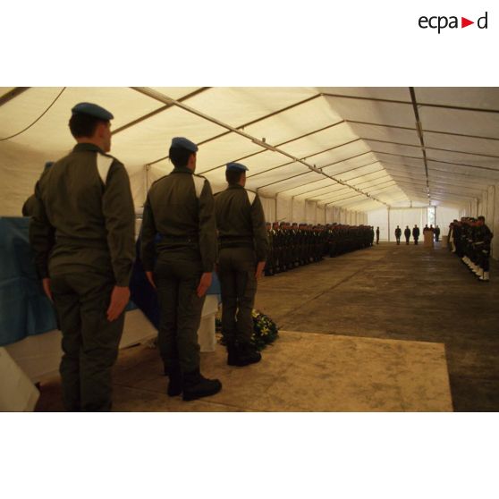 Vue d'ensemble du lieu de la cérémonie funèbre à Zagreb pour l'adjudant Lacombe, mort en mission.