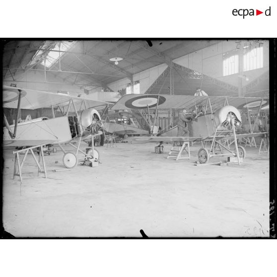 Chez Nieuport à Issy les Moulineaux. Ensemble de l'atelier. [légende d'origine]