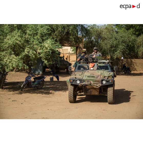 Arrivée du peloton de la compagnie Azur à bord de VBL dans l'enceinte de la caserne de la gendarmerie de Gao, pour une mission de patrouille mixte avec les forces maliennes.