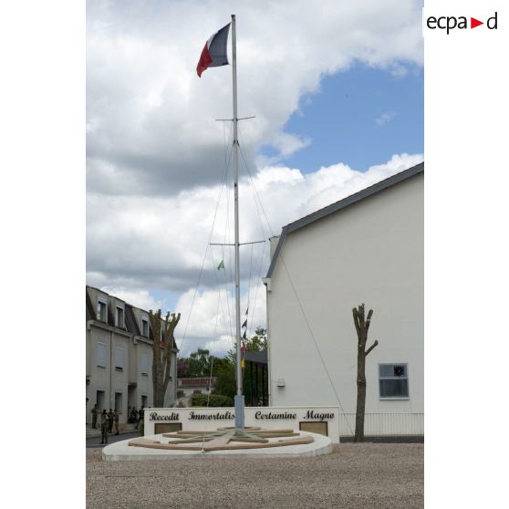 La place d'armes de la caserne du régiment d'infanterie - chars de marine (RICM) à Poitiers.