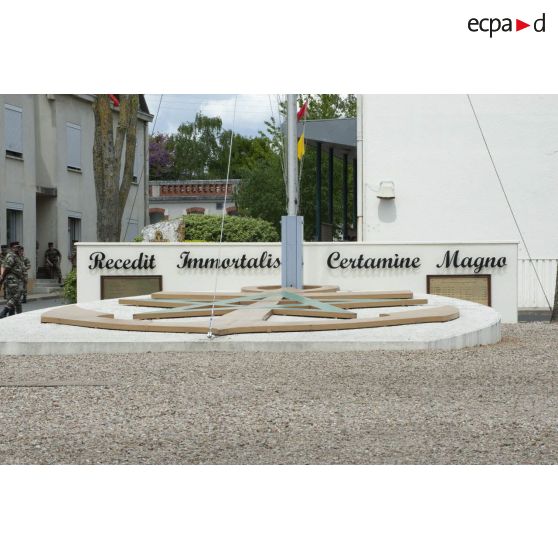 La place d'armes de la caserne du régiment d'infanterie - chars de marine (RICM) à Poitiers.