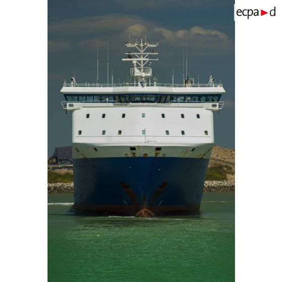 Arrivée du cargo roulier MN Pélican dans le port de la Pallice, à La Rochelle.