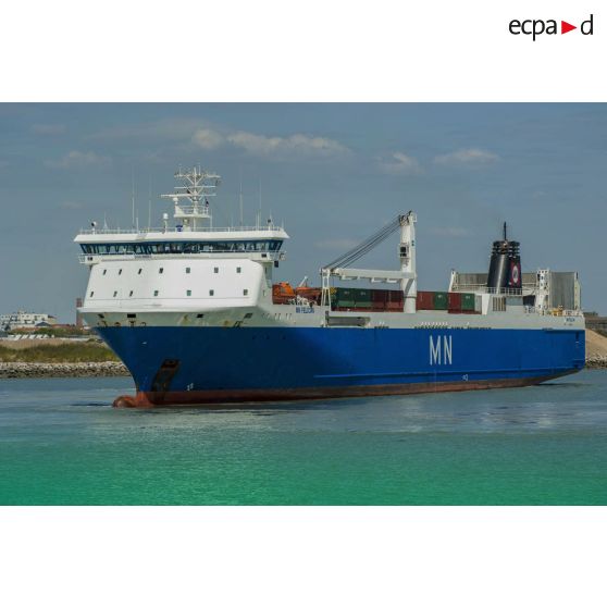 Arrivée du cargo roulier MN Pélican dans le port de la Pallice, à La Rochelle.