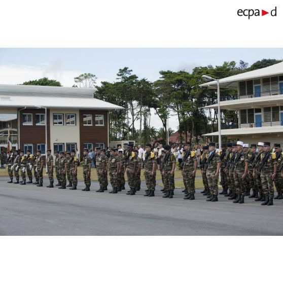 Rassemblement des marsouins de la compagnie de commandement et de logistique (CCL) du 9e régiment d'infanterie de marine (9e RIMa) pour une cérémonie de levée de corps à Cayenne, en Guyane française.