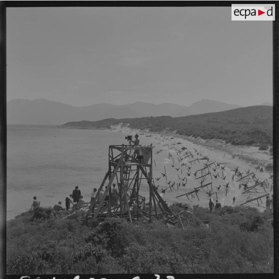 Sur le tournage du film Le jour le plus long. Vue d'ensemble de la plage de Saleccia.