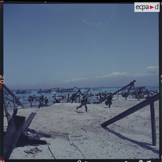 Sur le tournage du film Le jour le plus long. Phase du débarquement des militaires américains du corps des Marines.