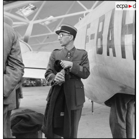 Un passager du Glenn Martin "Capitaine Rolland".