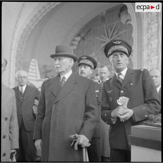 Inauguration de l'exposition dans le cadre de la semaine de l'aviation à Vichy.