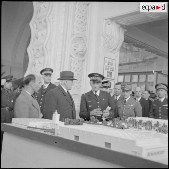 Inauguration de l'exposition dans le cadre de la semaine de l'aviation à Vichy.