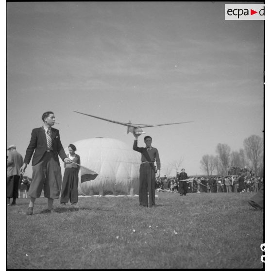 Semaine de l'aviation sur l'hippodrome de Vichy-Bellerive.