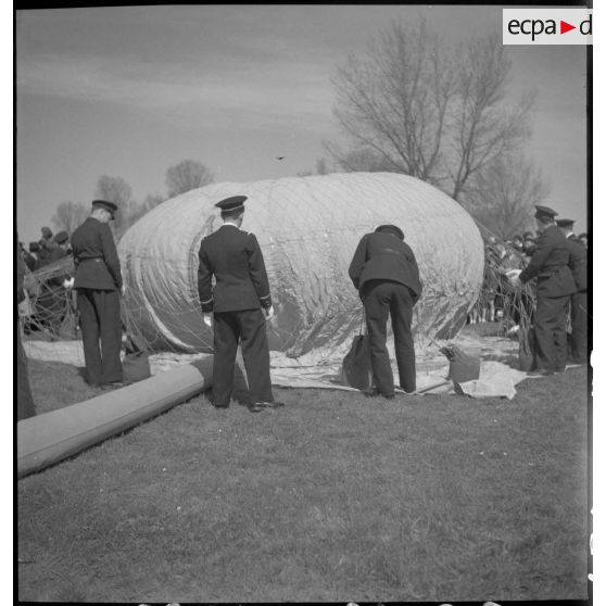 Semaine de l'aviation sur l'hippodrome de Vichy-Bellerive.