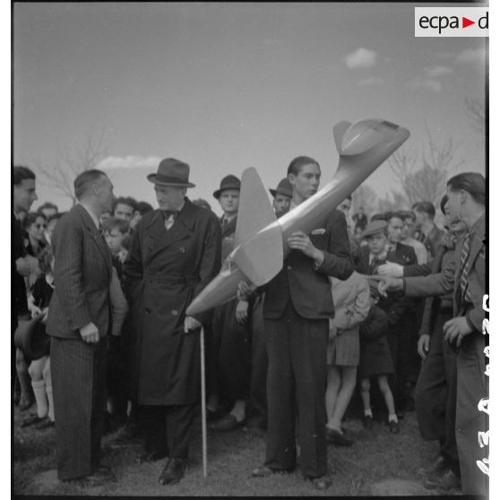 Semaine de l'aviation sur l'hippodrome de Vichy-Bellerive.