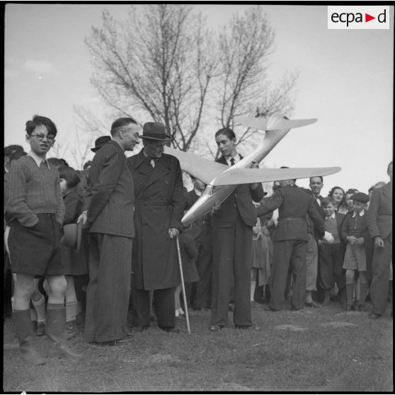 Semaine de l'aviation sur l'hippodrome de Vichy-Bellerive.