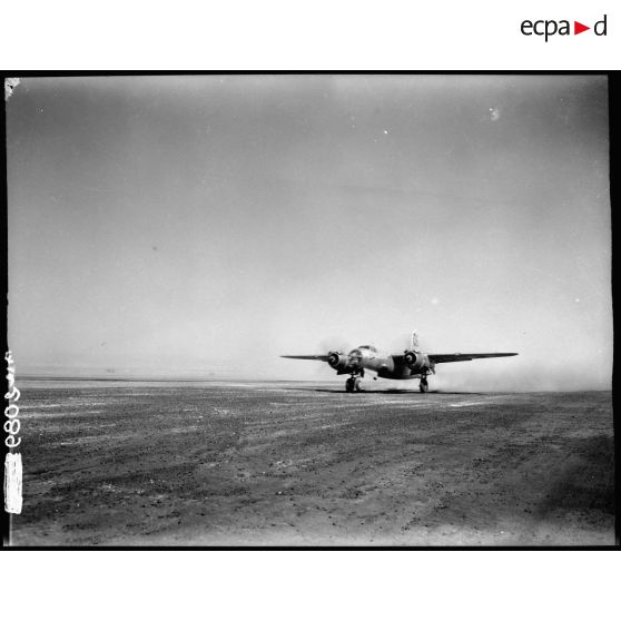 Bombardiers prenant la piste d'envol sur un terrain d'aviation italien.