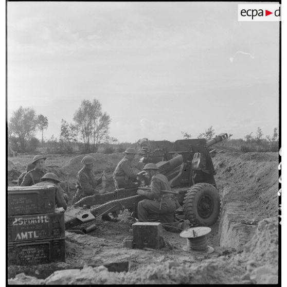 Une batterie canadienne sur le front belge.