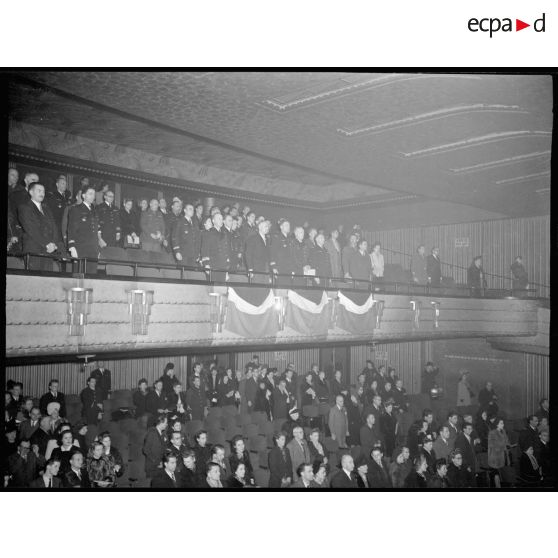 Tribune officielle au théâtre le Paramount, à Paris, à l'occasion du Gala des Ailes.