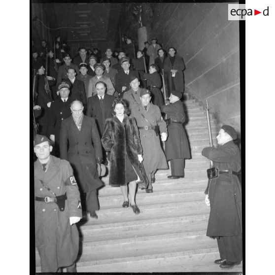 Charles Tillon arrive au Palais de Chaillot, accompagné de son épouse, à l'occasion du "Gala des Ailes".