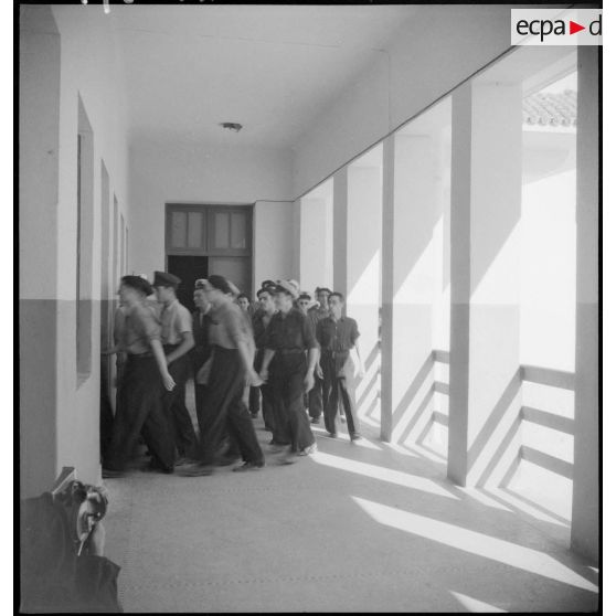 Entrée des classes des élèves à l'école de Fez.